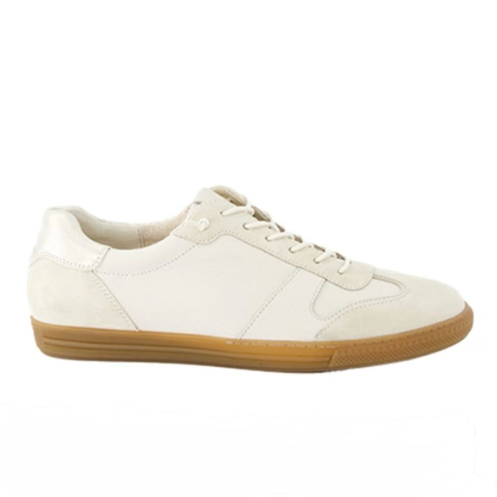 Color Pearl Leather Sneaker. Women’s US 7 never worn